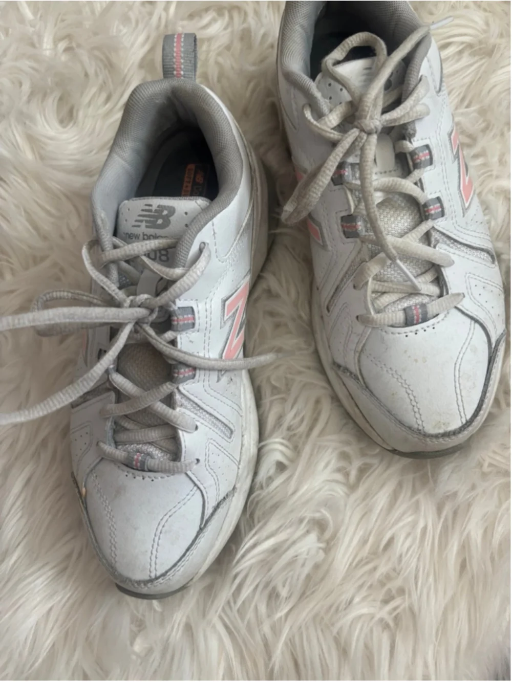 Well worn New Balance V5 Casual Comfort Cross Trainer Sneaker White US SIZE 7.5